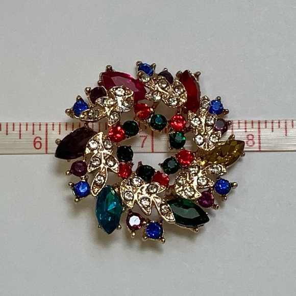 Multi Colored Wreath Brooch - Picture 5 of 6